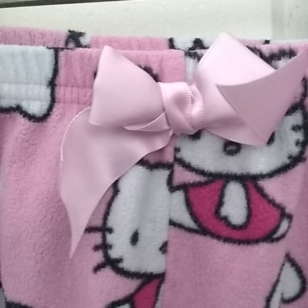 FINAL MARKDOWN Hello Kitty Ruffle Bottom Sleep Slacks 2T - Picture 4 of 7